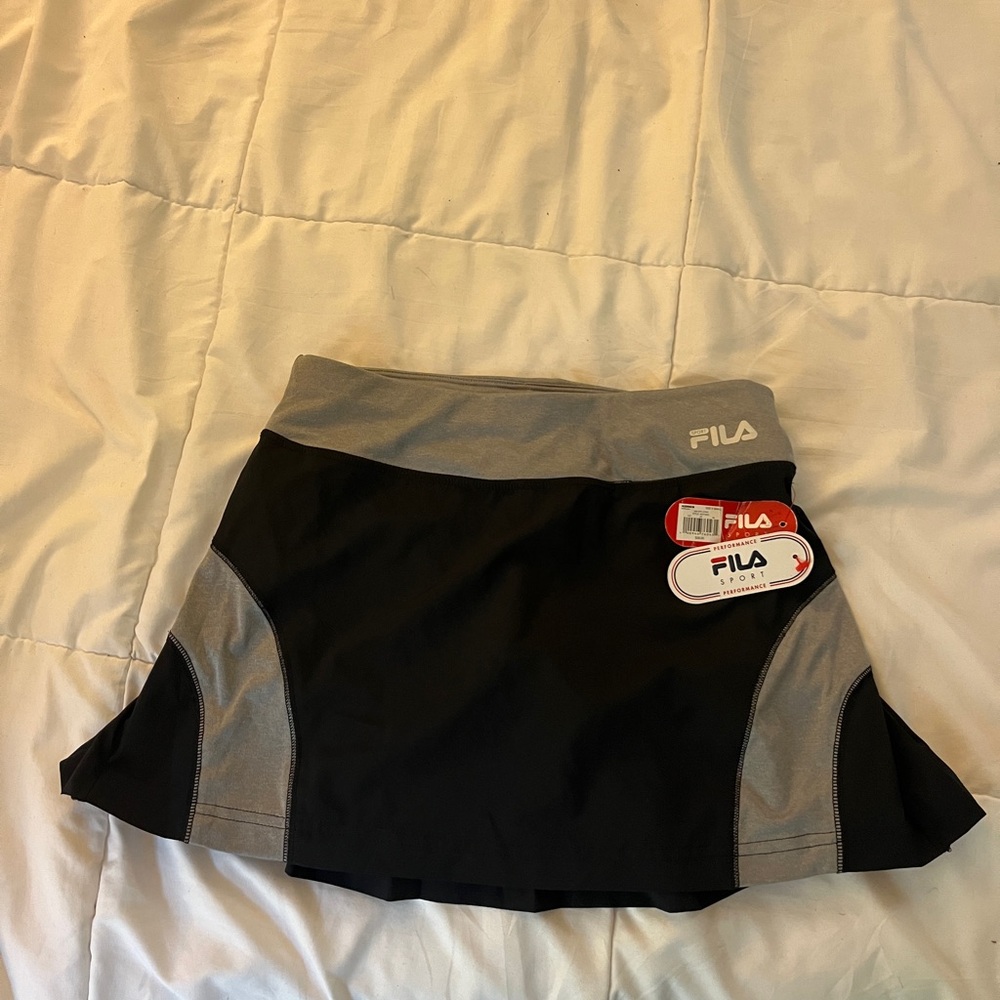 Women’s Fila NWT Black and Gray Athletic Skort — Size XS